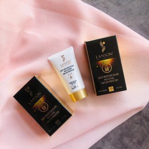 ضد آفتاب کرم پودری