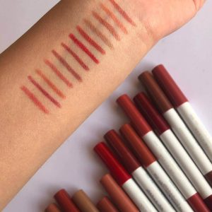 پک رژ لب جامد شمعی برند آرت اسکین