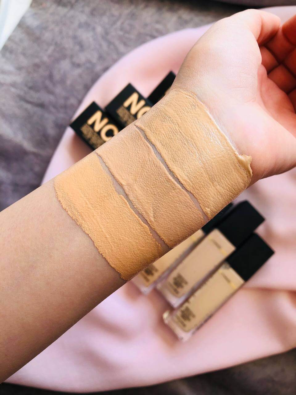 کرم پودر شیشه ای مک مدل مینرال - Image 2