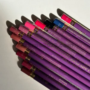 خط لب بلند برند LADY PURE