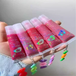 لیپ گلاس شاین دار آویز شکلاتی میس بتی کد L1069