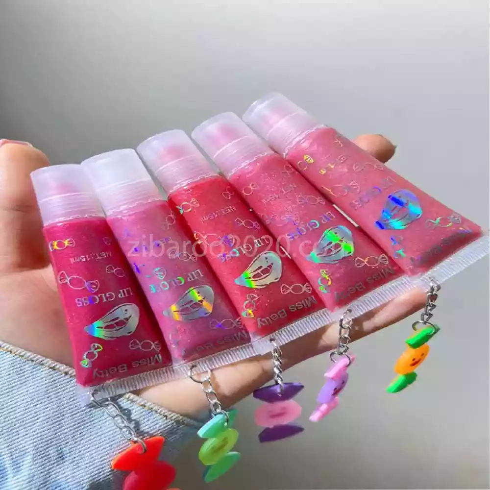 لیپ گلاس شاین دار آویز شکلاتی میس بتی کد L1069 - Image 2