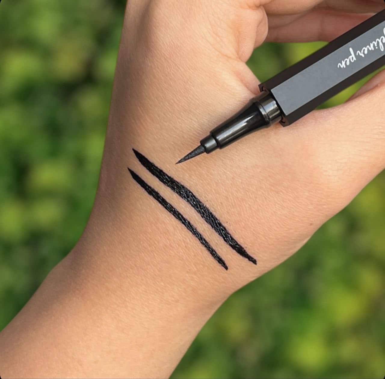خط چشم ماژیکی6ضلعی مشکی هدی بیوتی/Huda Beauty - Image 7
