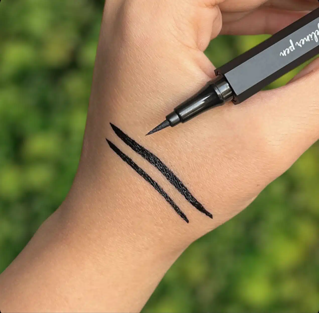 خط چشم ماژیکی6ضلعی مشکی هدی بیوتی/Huda Beauty - Image 7